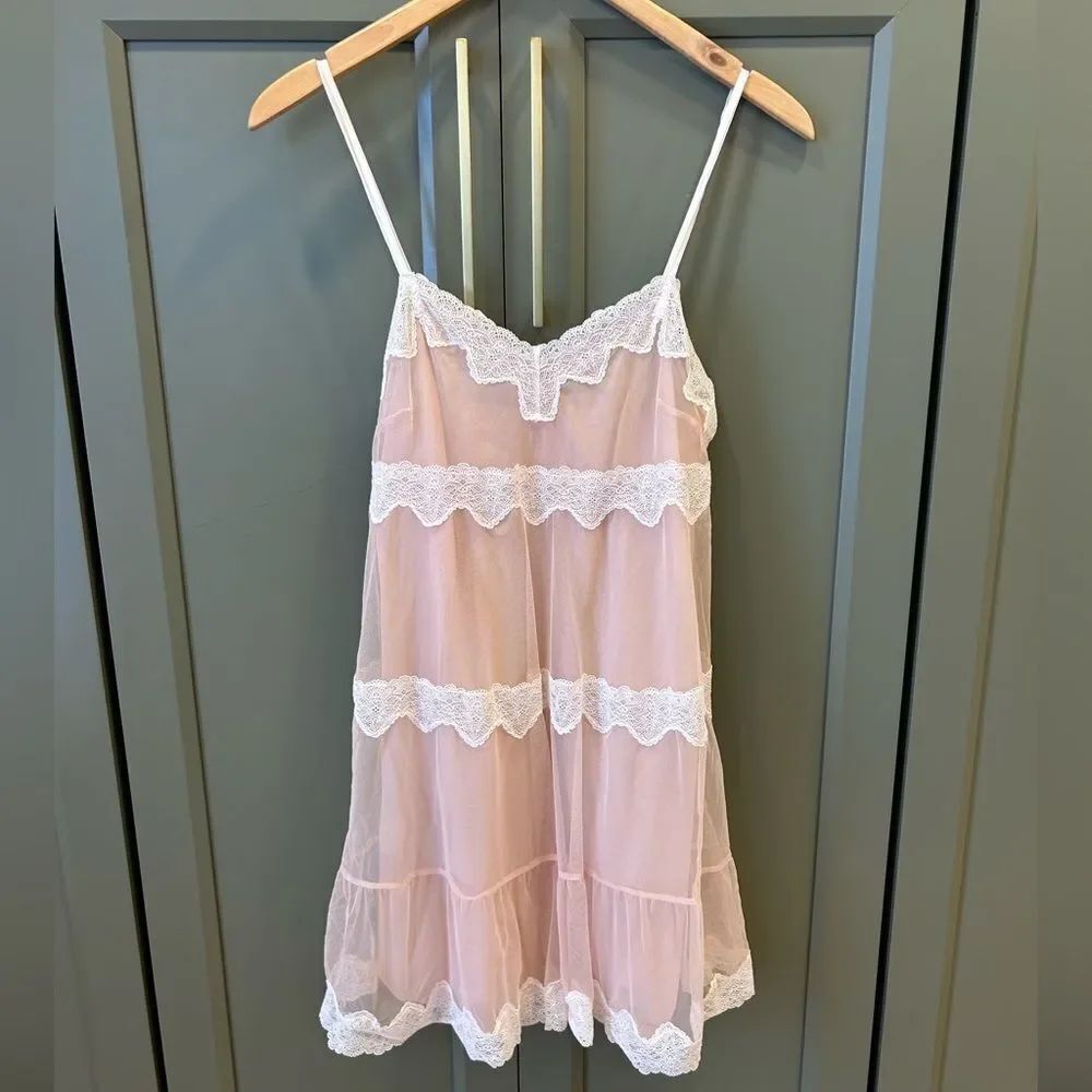 Victoria’s Secret Light Pink Lace Trim 2 Piece Nightgown